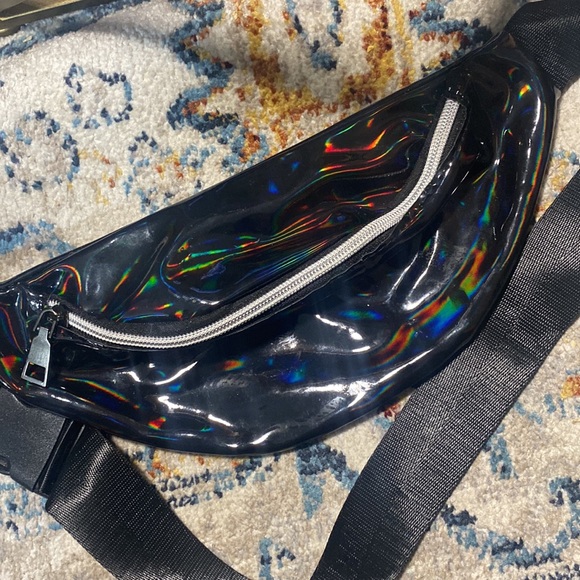 Black holographic fanny pack - Picture 3 of 3
